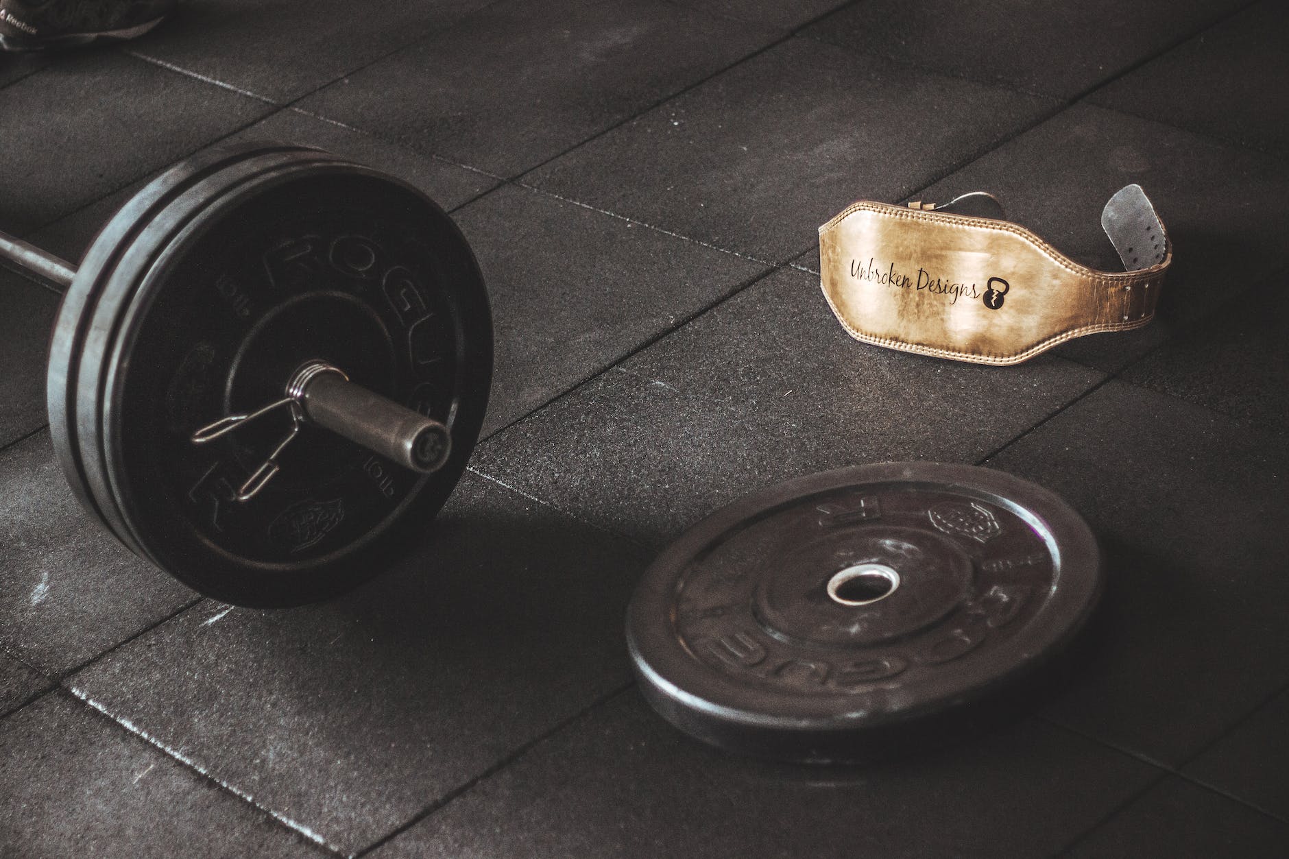 Read more about the article Essential Top 10 Items for Your Home Gym Setup